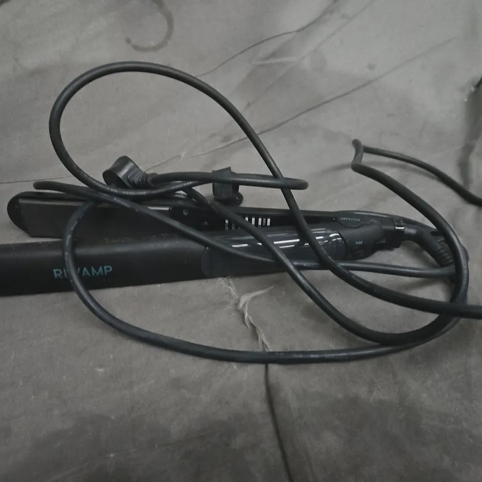 BOXED REVAMP PROGLOSS STEAMCARE CERAMIC STRAIGHTENER ST-1600-GB