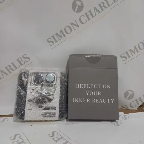 MIRROR WITH BATTERIES