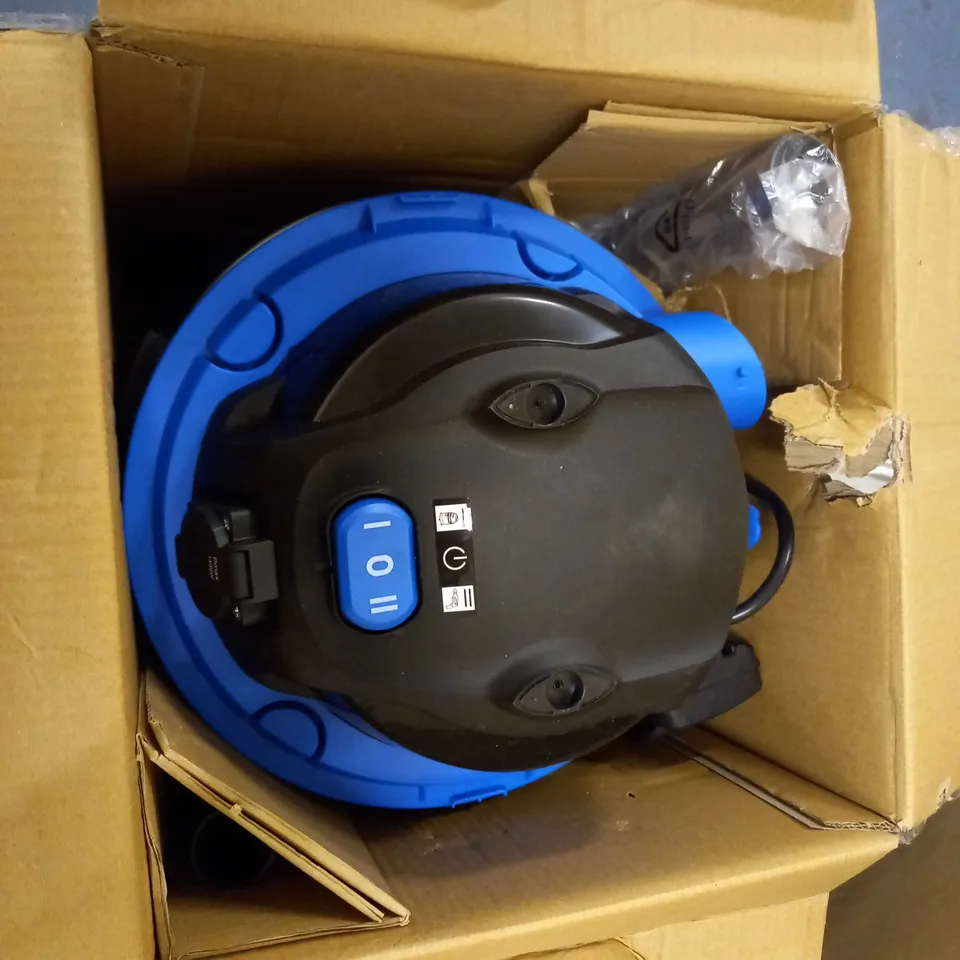 VACMASTER WET AND DRY VACUUM CLEANER 