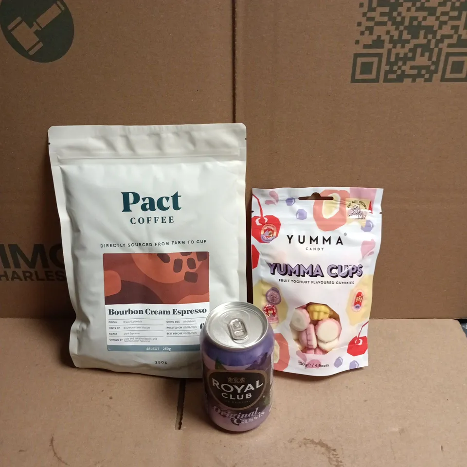 APPROXIMATELY 12 ASSORTED FOOD AND DRINKS ITEMS TO INCLUDE - PACT COFFEE BOURBON CREAM ESPRESSO, YUMMA FRUIT YOGHURT FLAVOURED GUMMIES, ROYAL CLUB ORIGINAL ETC 