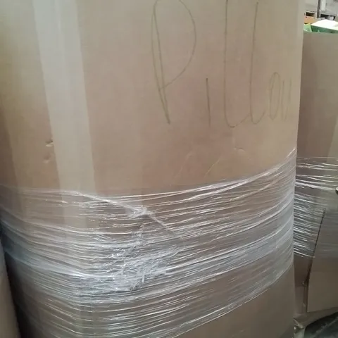 PALLET CONTAINING A LARGE QUANTITY OF PILLOWS 