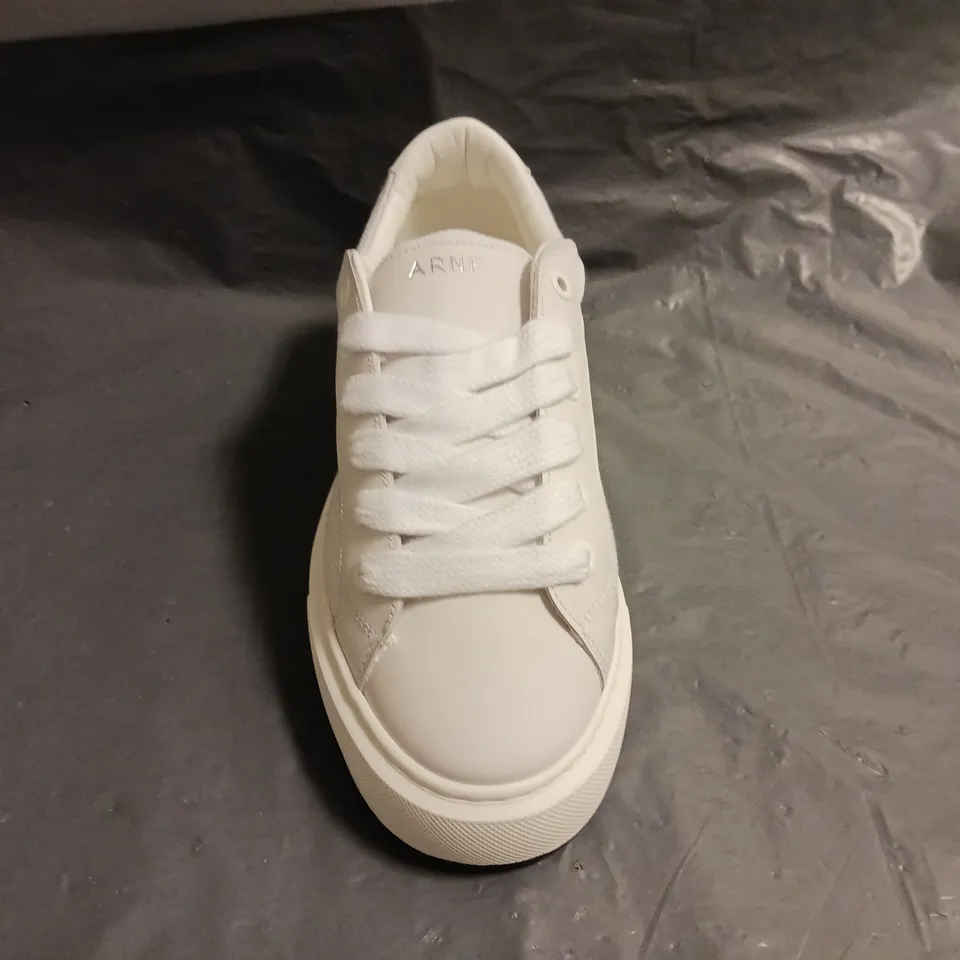 BOXED PAIR OF ARNE STUDIO TRAINERS IN WHITE UK SIZE 7