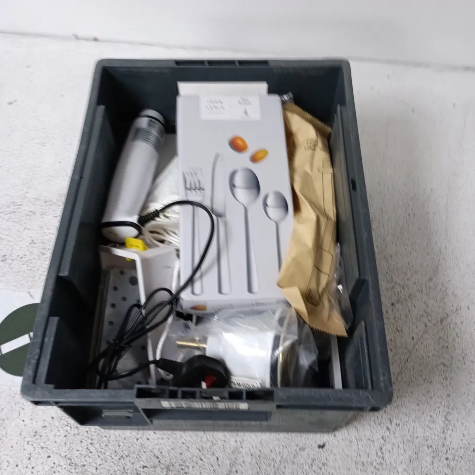APPROXIMATELY 15 ASSORTED HOUSEHOLD ITEMS INCLUDING SOCKET, GLASS BOTTLE, CUTLERY ETC.