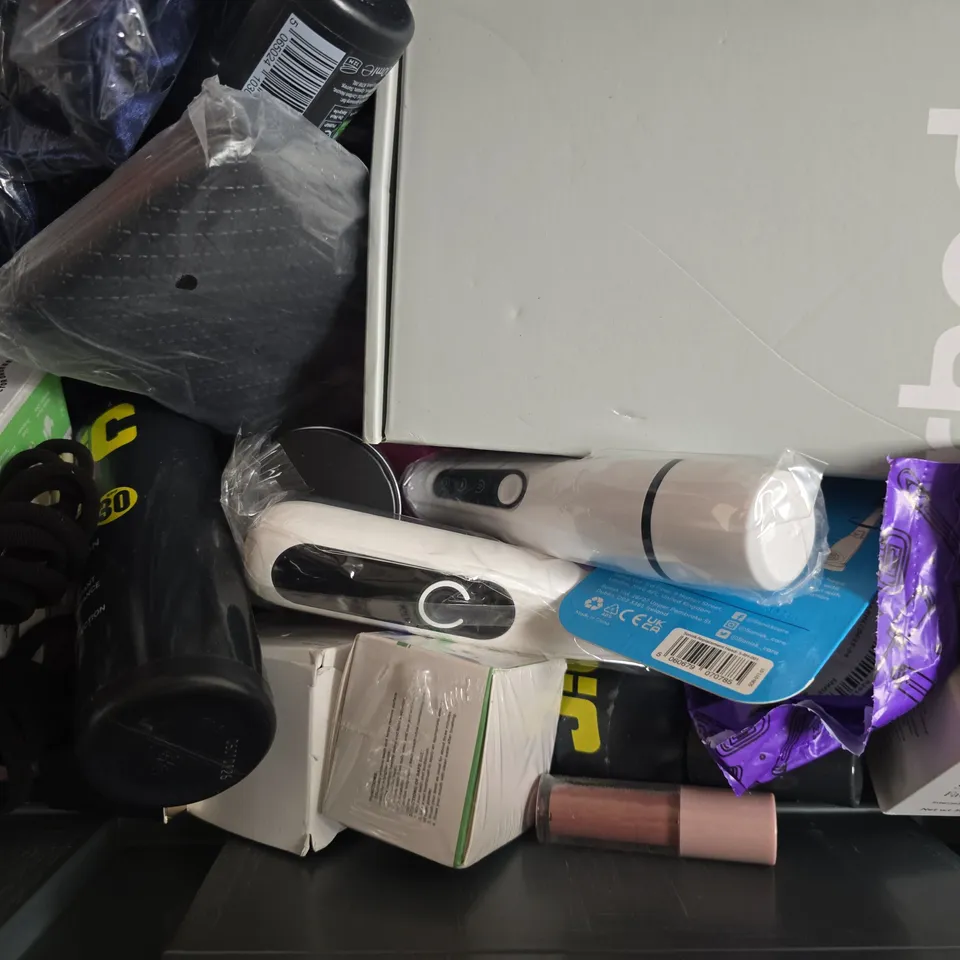 APPROXIMATELY 15 ASSORTED COSMETIC ITEMS TO INCLUDE DR SQUATCH, CLINELL, ETC - COLLECTION ONLY