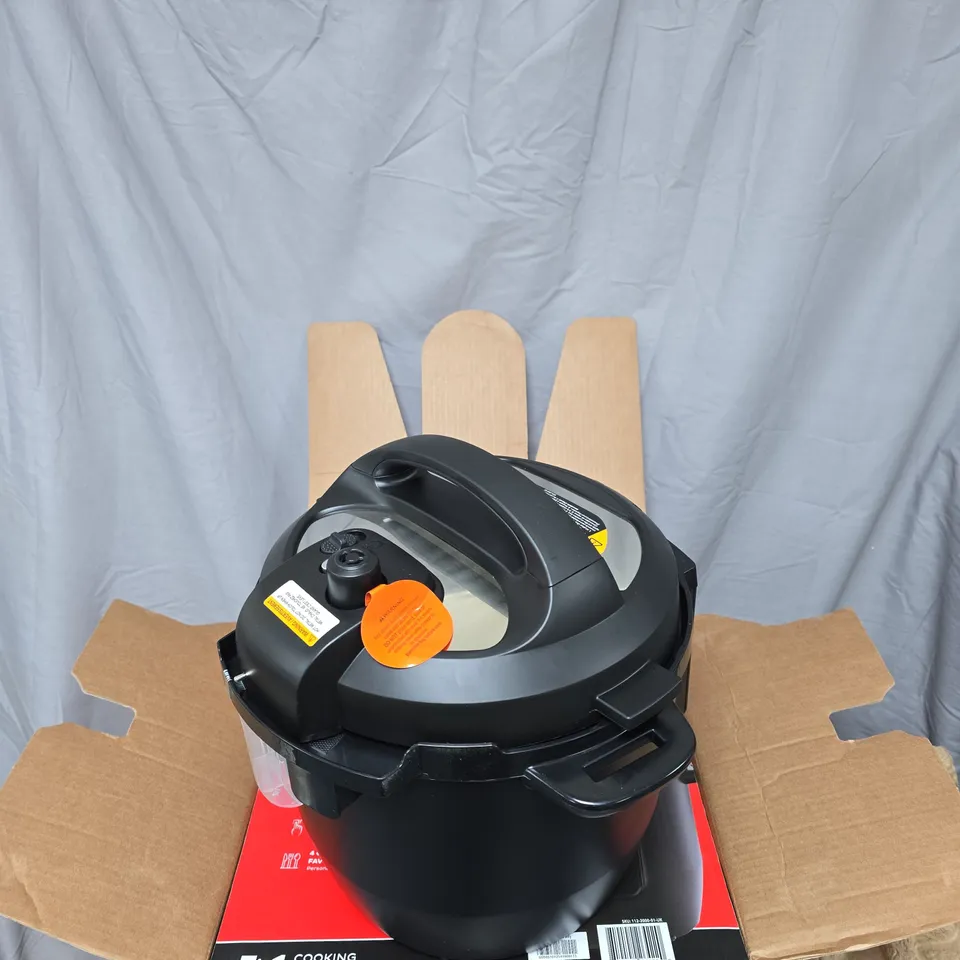 BOXED INSTANT POT CLASSIC 5.7L MULTI-COOKER