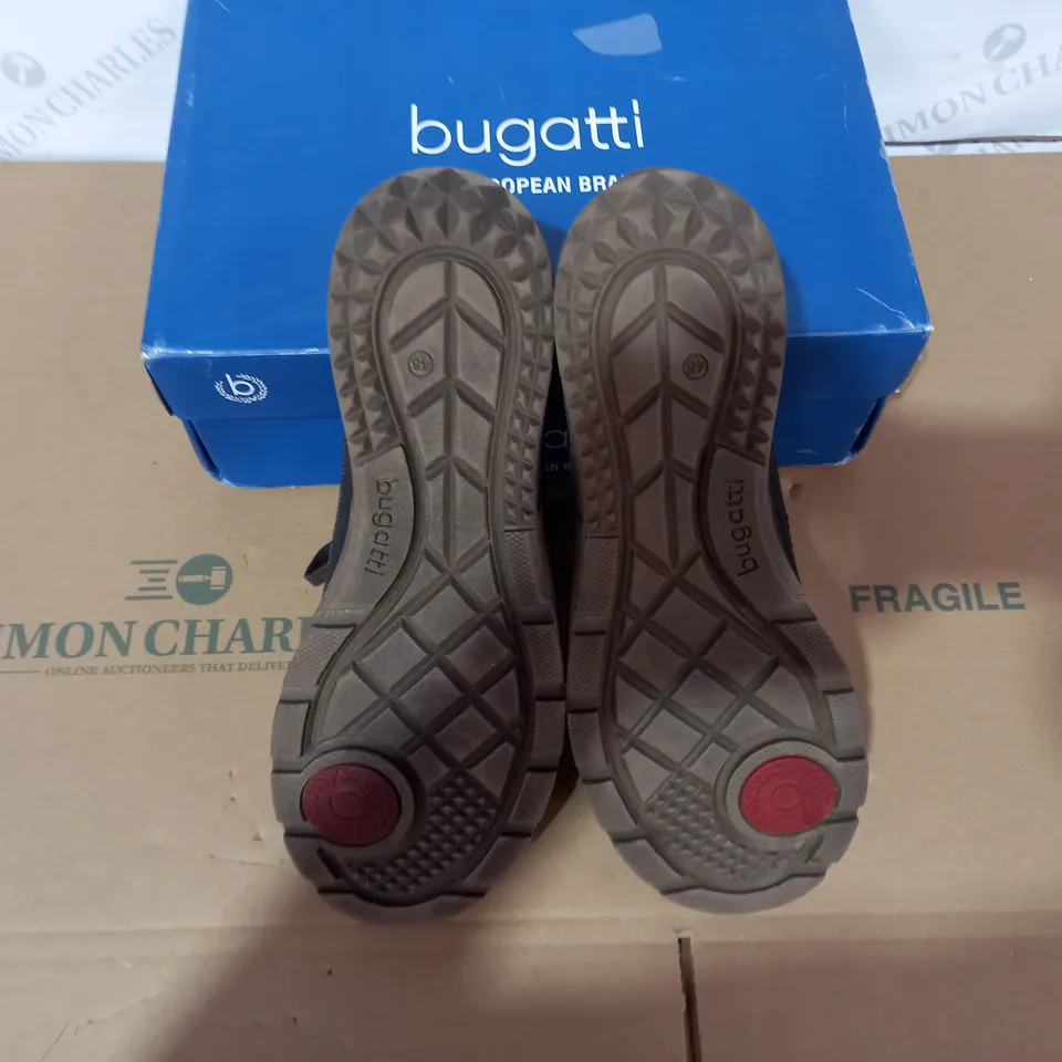 BOXED PAIR OF BUGATTI BLACK SHOES SIZE 46