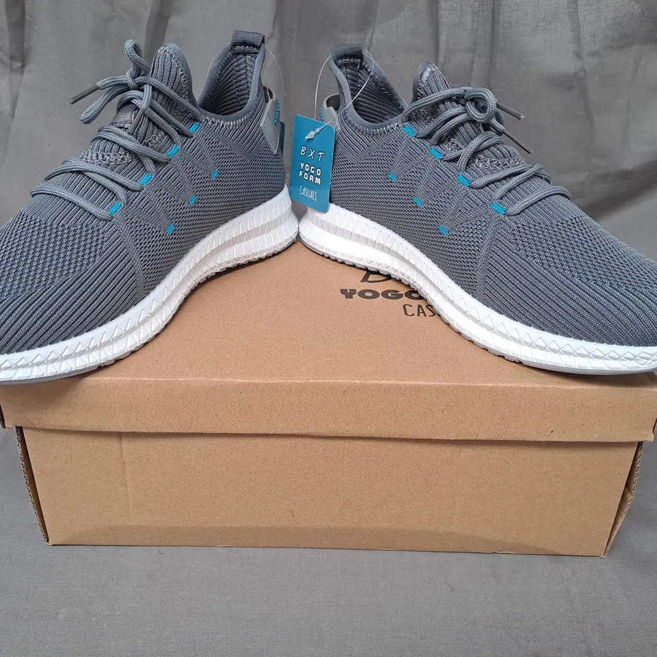 BOXED PAIR OF BXT YOGO FOAM CASUALS KNIT SHOES IN GREY SIZE 9