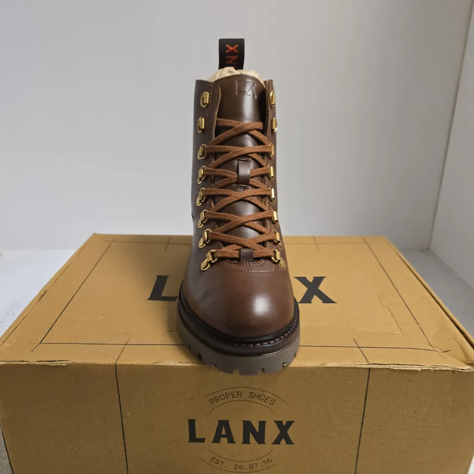 LANX WHALLEY CONKER DISTRESSED BOOTS – UK 6