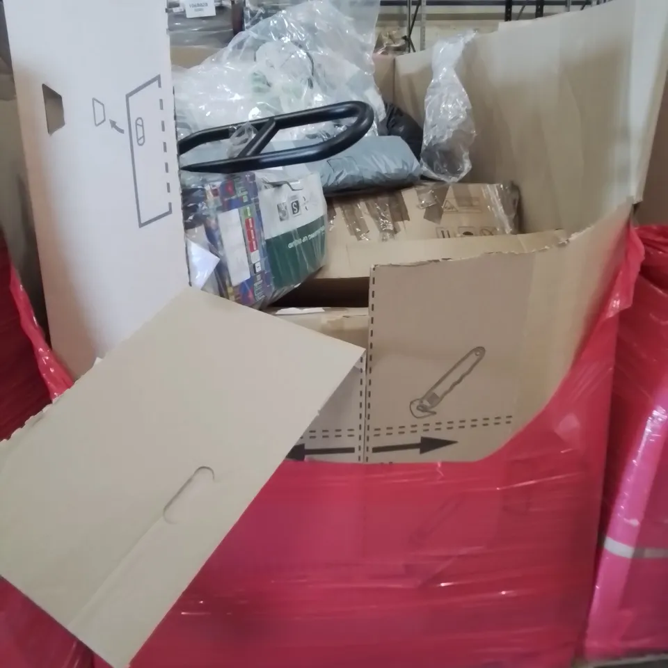 PALLET OF ASSORTED HOUSEHOLD ITEMS TO INCLUDE FOLDING STEP LADDER, RETRACTABLE SAFETY GATES AND MICROWAVE OVEN