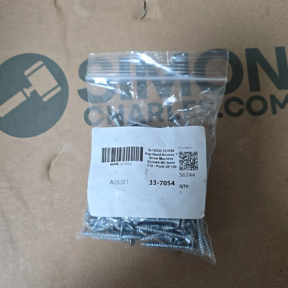 BOX OF APPROXIMATELY 30 PACKS OF PAN HEAD RECESS DRIVE MACHINE SCREWS 
