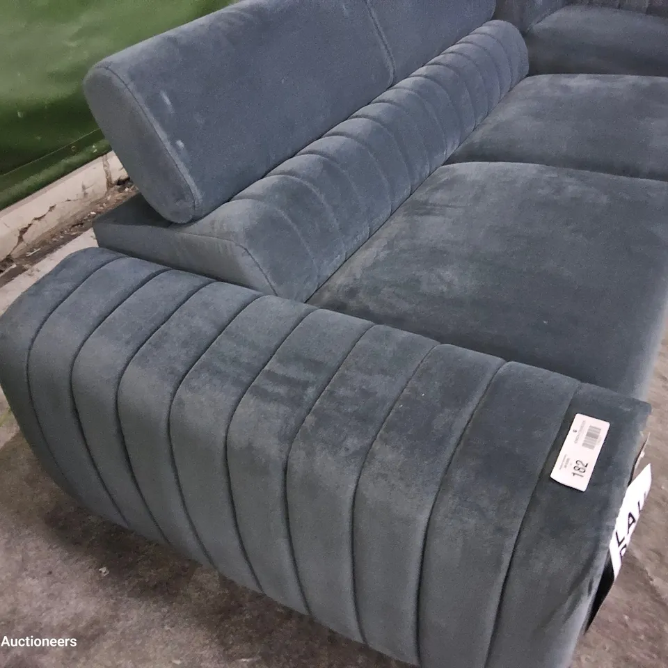 DESIGNER ITALIAN STYLE CHAISE BED SETTEE WITH OTTOMAN STORAGE & ADJUSTABLE HEADRESTS GREY PLUSH FABRIC 