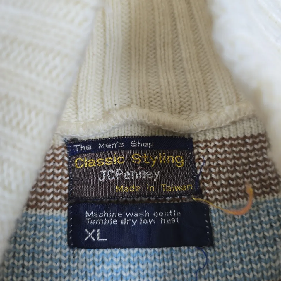 JC PENNEY THE MEN'S SHOP CLASSIC STYLING KNIT CARDIGAN – MADE IN TAIWAN, XL