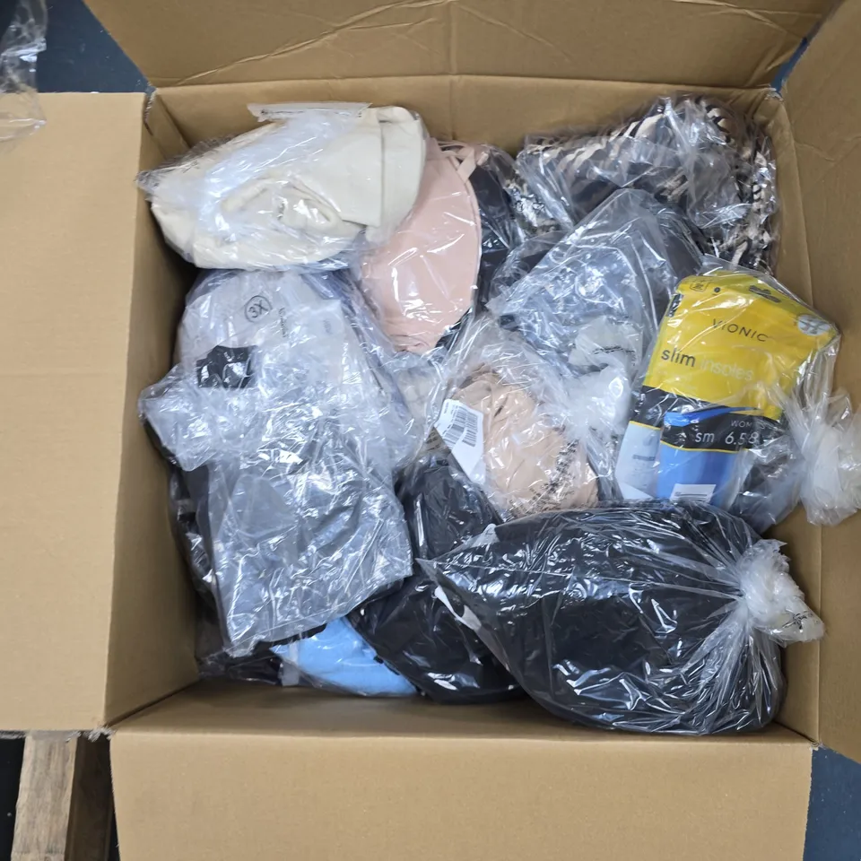 BOX OF APPROXIMATELY 30 ASSORTED CLOTHING ITEMS TO INCLUDE: K&C BLACK BLOUSE 