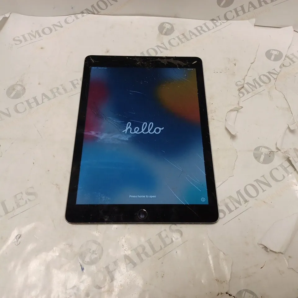 APPLE IPAD IN SILVER MODEL A1566