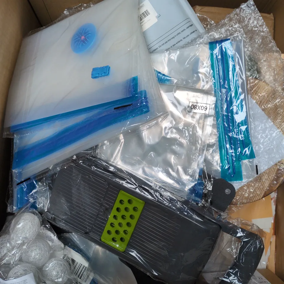 APPROXIMATELY 20 ASSORTED HOUSEHOLD PRODUCTS TO INCLUDE STORAGE BAGS, LED LIGHTS, HOME DECOR ETC 