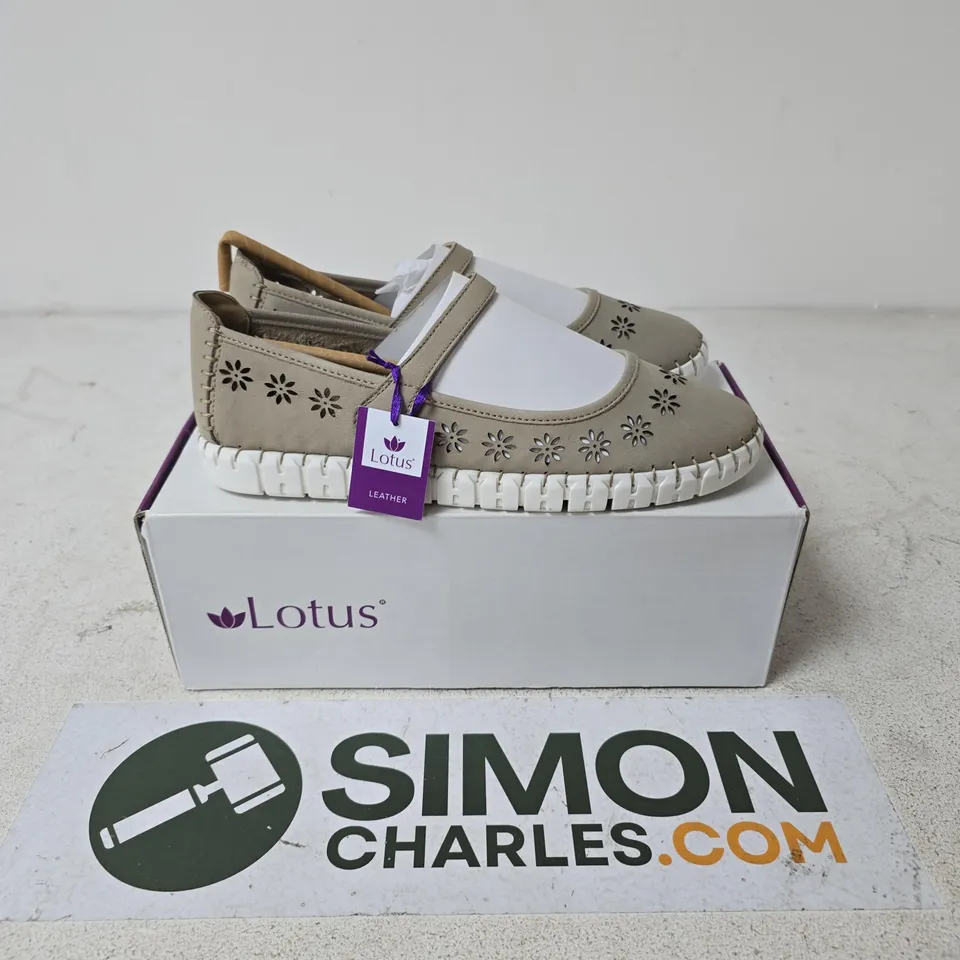 BOXED PAIR OF LOTUS AURELIA SHOES IN NATURAL - UK 7
