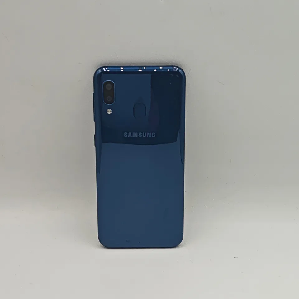UNBOXED SAMSUNG A20E 32GB IN BLUE 