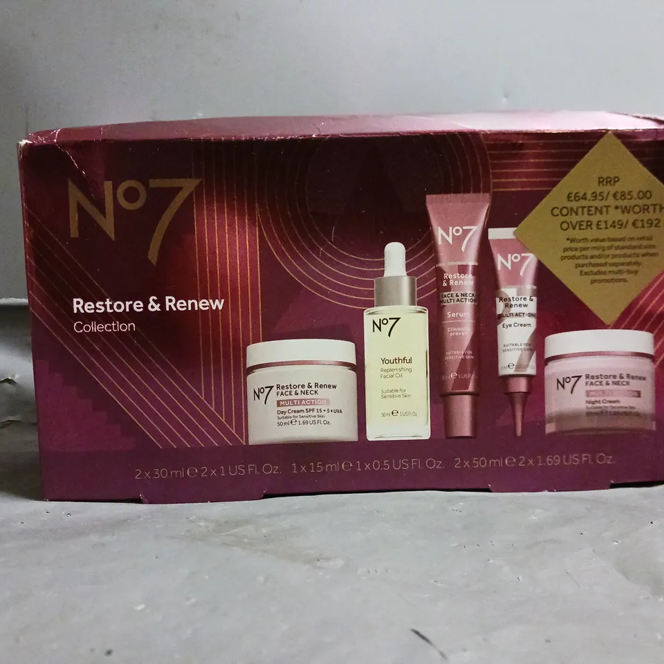 NO7 RESTORE & RENEW COLLECTION 5 PIECE GIFT SET