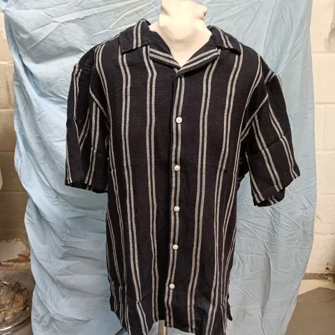 ONLY & SONS STRIPED SHORT-SLEEVE SHIRT β DARK NAVY, SIZE L