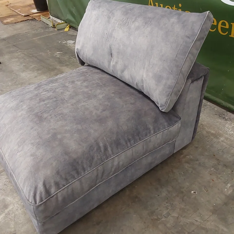 DESIGNER VELVET UPHOLSTERED SOFA PIECE WITH CUSHIONS IN SILVER - INCOMPLETE SOFA PIECE