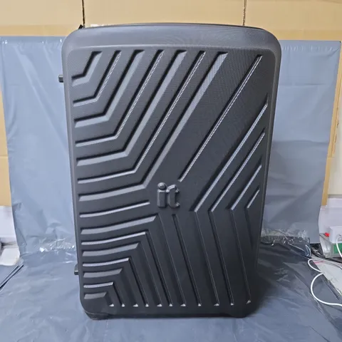 IT LUGGAGE CONVERTIBLE BLACK MEDIUM SUITCASE WITH REMOVEABLE WHEELS
