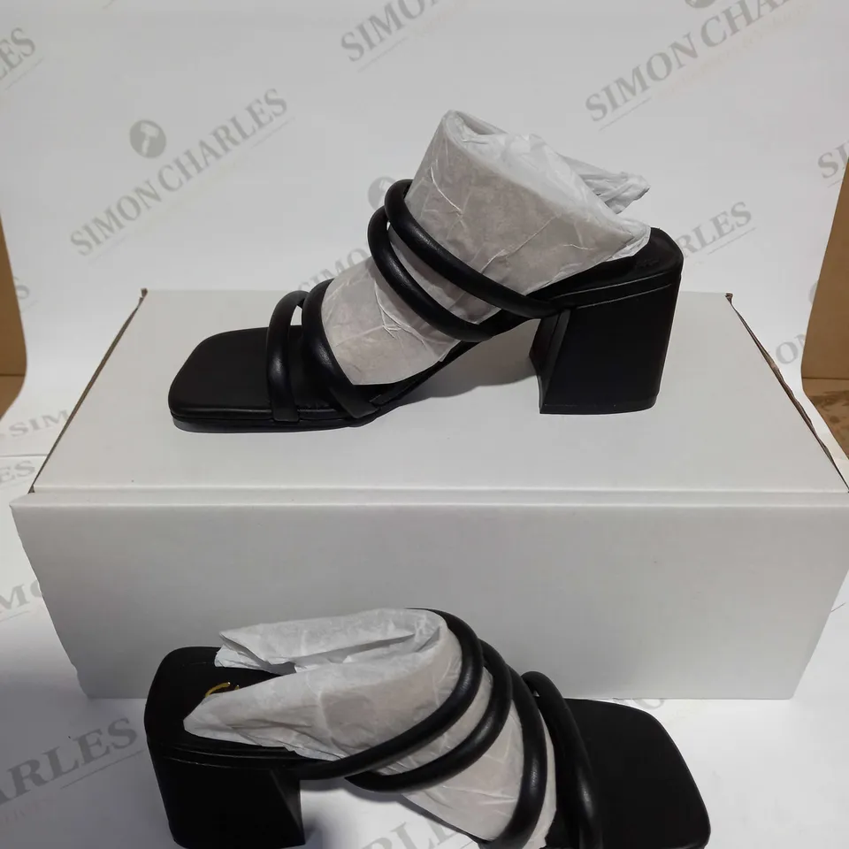 CLARKS SHEER BLACK SHOE - SIZE 4