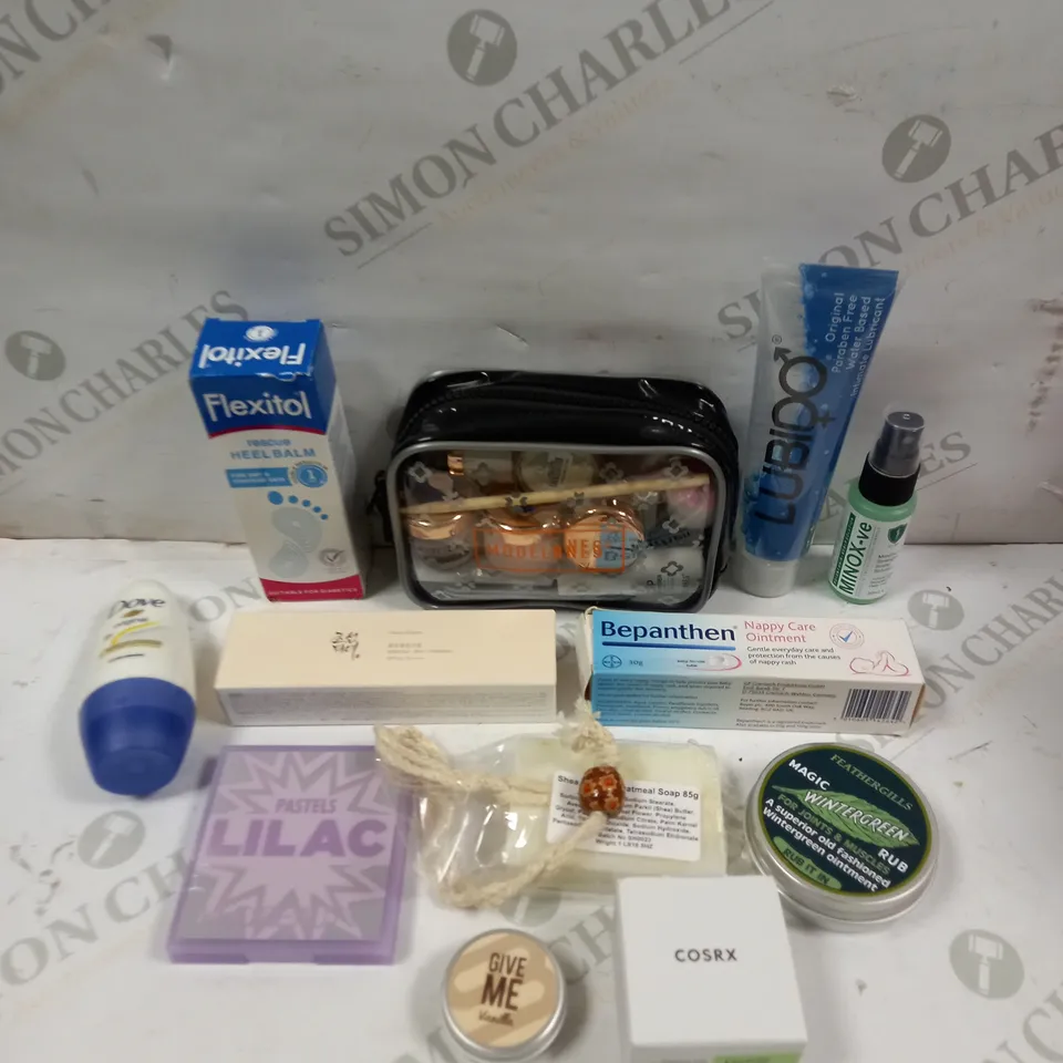 BOX OF APPROXIMATELY 20 ASSORTED HEALTH & BEAUTY PRODUCTS TO INCLUDE FLEXITOL HEEL BALM, COSRX CENTELLA BLEMISH CREAM, MINOX-VE SCALP SOLUTION ETC