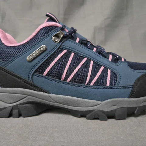 BOXED PAIR OF MOUNTAIN WAREHOUSE PATH WOMEN'S OUTDOOR WATERPROOF WALKING SHOES IN NAVY/BERRY UK SIZE 6