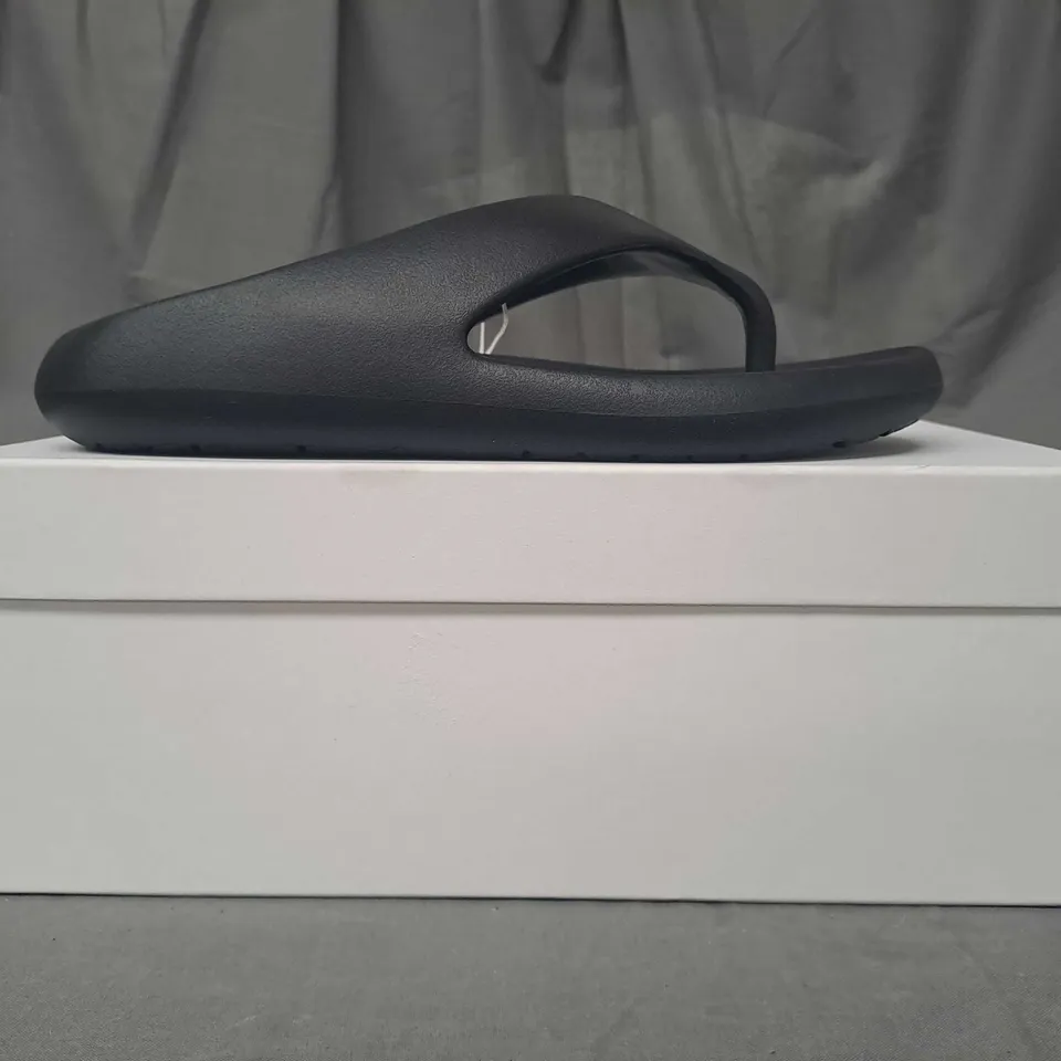 BOXED PAIR OF COS TOE-POST SANDALS IN BLACK EU SIZE 38