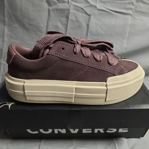 BOXED PAIR OF CONVERSE PLATFORM TRAINERS - UK SIZE 4