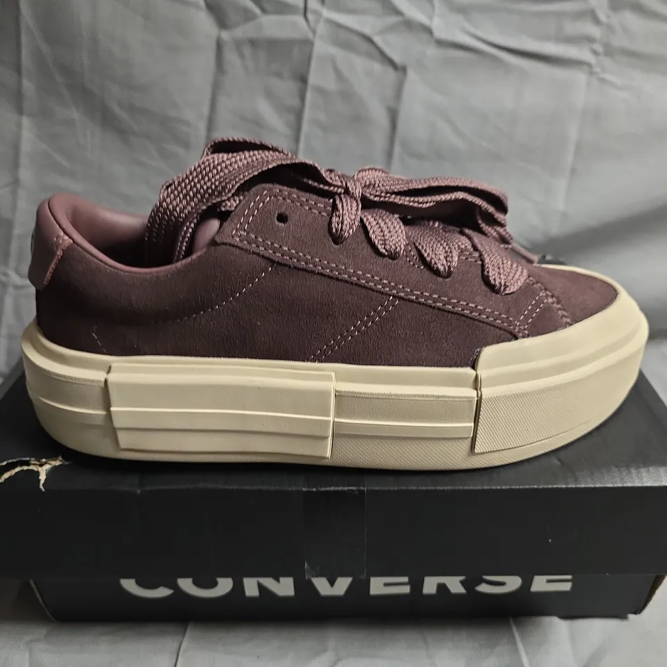 BOXED PAIR OF CONVERSE PLATFORM TRAINERS - UK SIZE 4