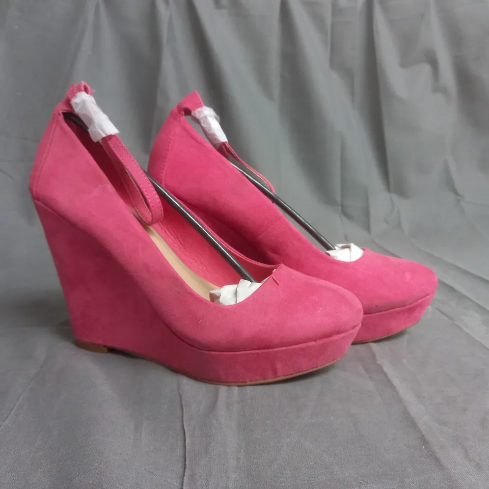 BOX OF APPROXIMATELY 7 PAIRS OF CLARAS WEDGE SHOES IN PINKS VARIOUS SIZES