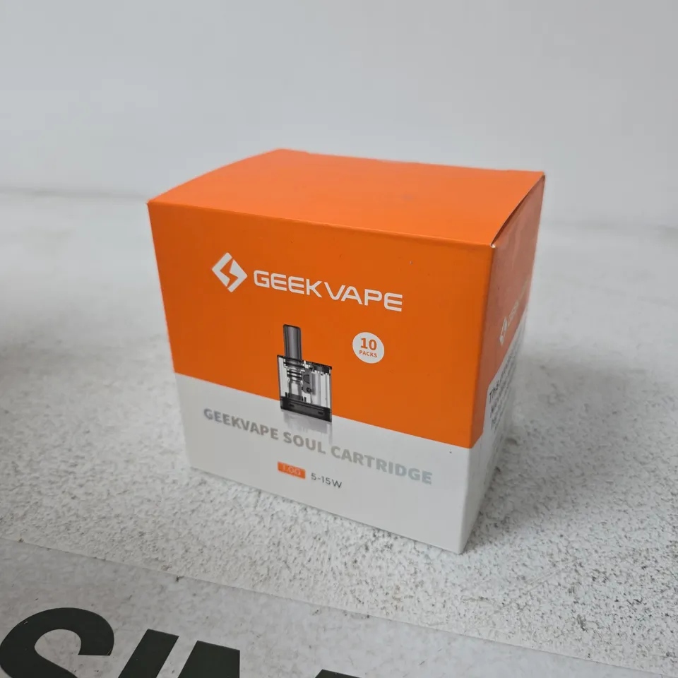 APPROXIMATELY 25 ASSORTED E-CIG PRODUCTS AND ACCESSORIES TO INCLUDE GEEK VAPE AND OXVA