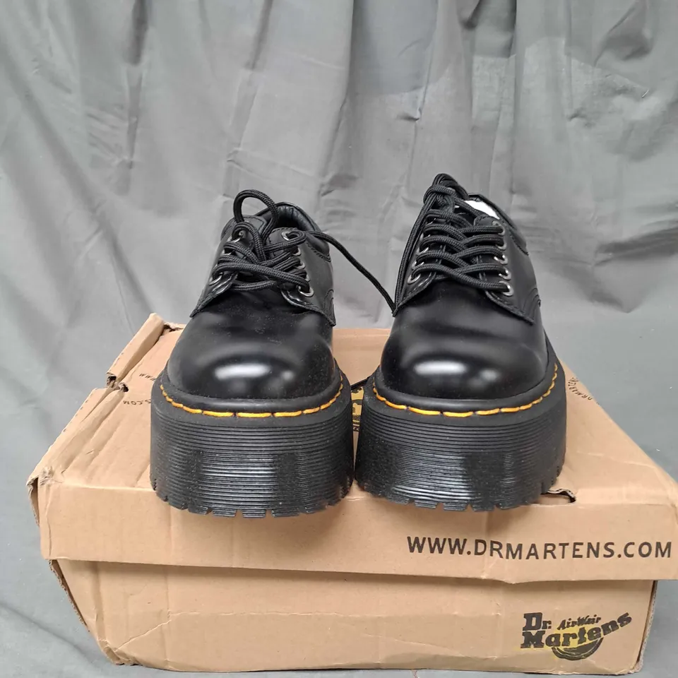 BOXED PAIR OF DR MARTINS WILDHORSE SHOES SIZE 3