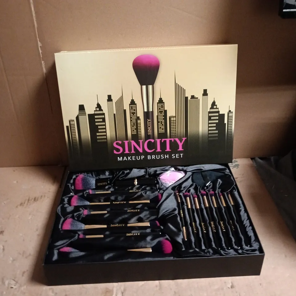 SINCITY MAKEUP BRUSH SET 