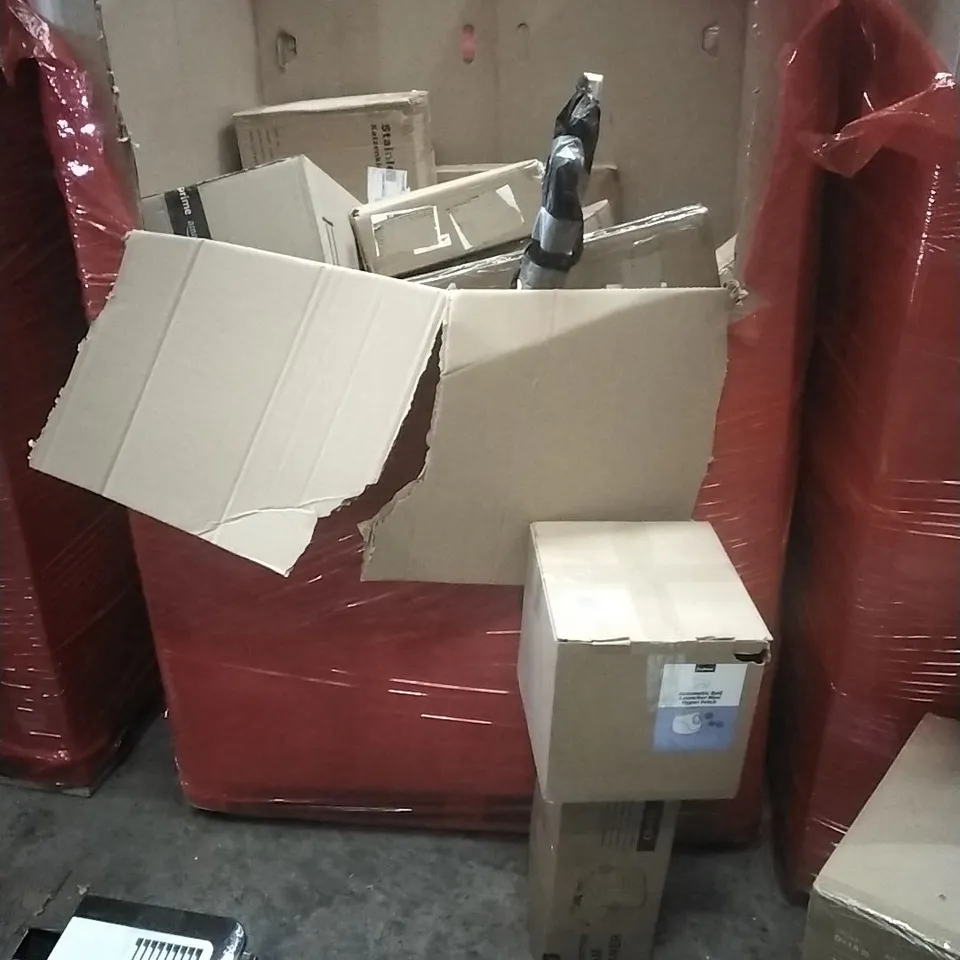 A PALLET CONTAINING ASSORTED HOUSEHOLD GOODS AND PRODUCTS TO INCLUDE; AUTOMATIC BALL LAUNCHER, STEAM CLEANER, MIRROR, BOXED FURNITURE ETC