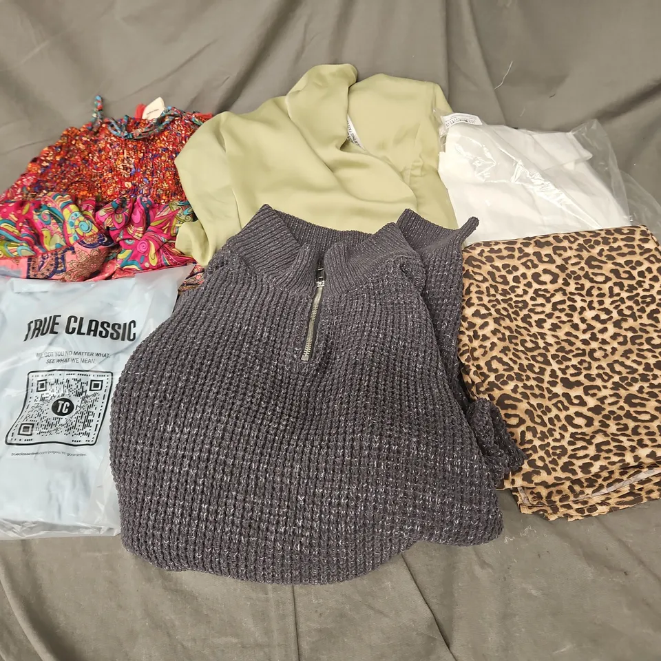BOX OF APPROXIMATELY 20 ASSORTED CLOTHING ITEMS TO INCLUDE DRESS, JUMPER, TROUSERS, ETC