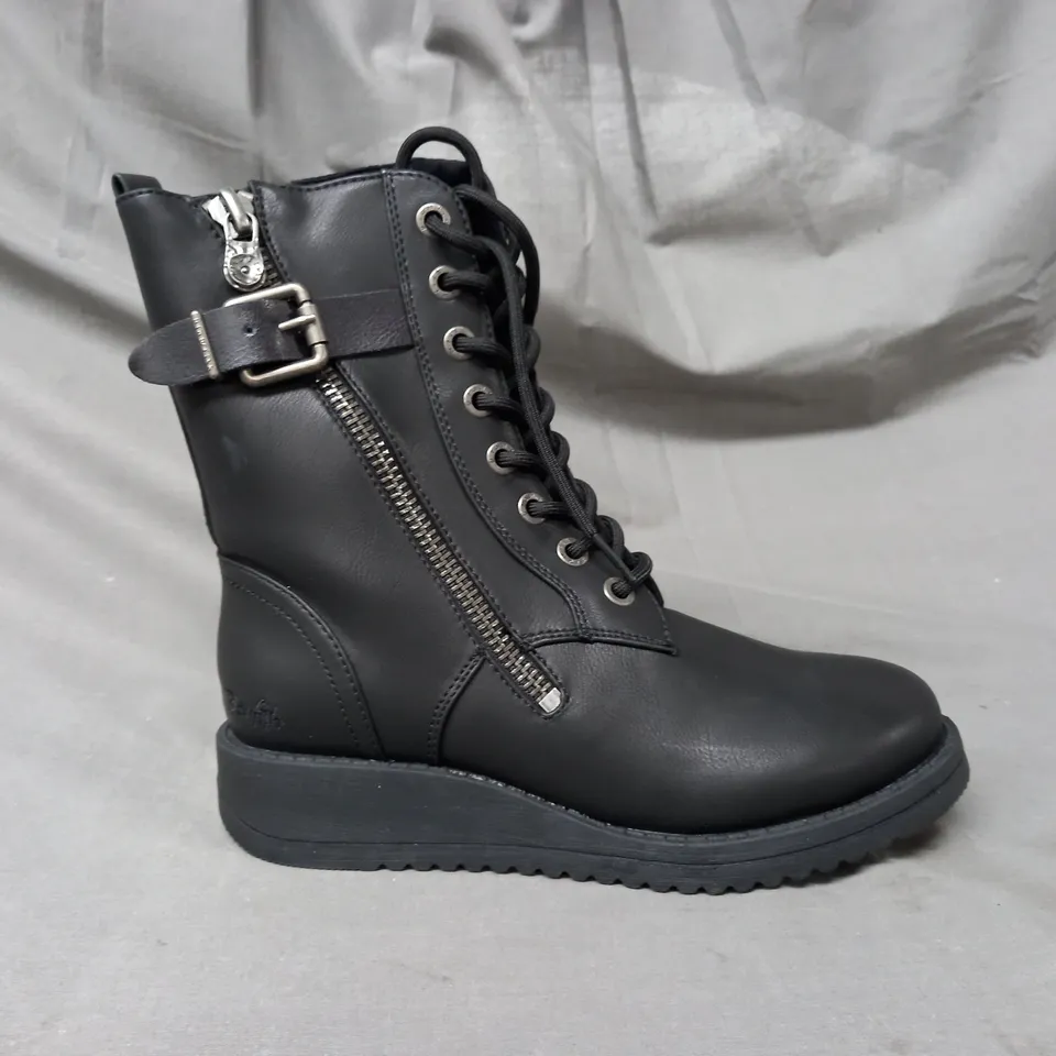 BOXED PAIR OF BLOWFISH MALIBU LOW WEDGE ANKLE BOOTS IN BLACK SIZE 6