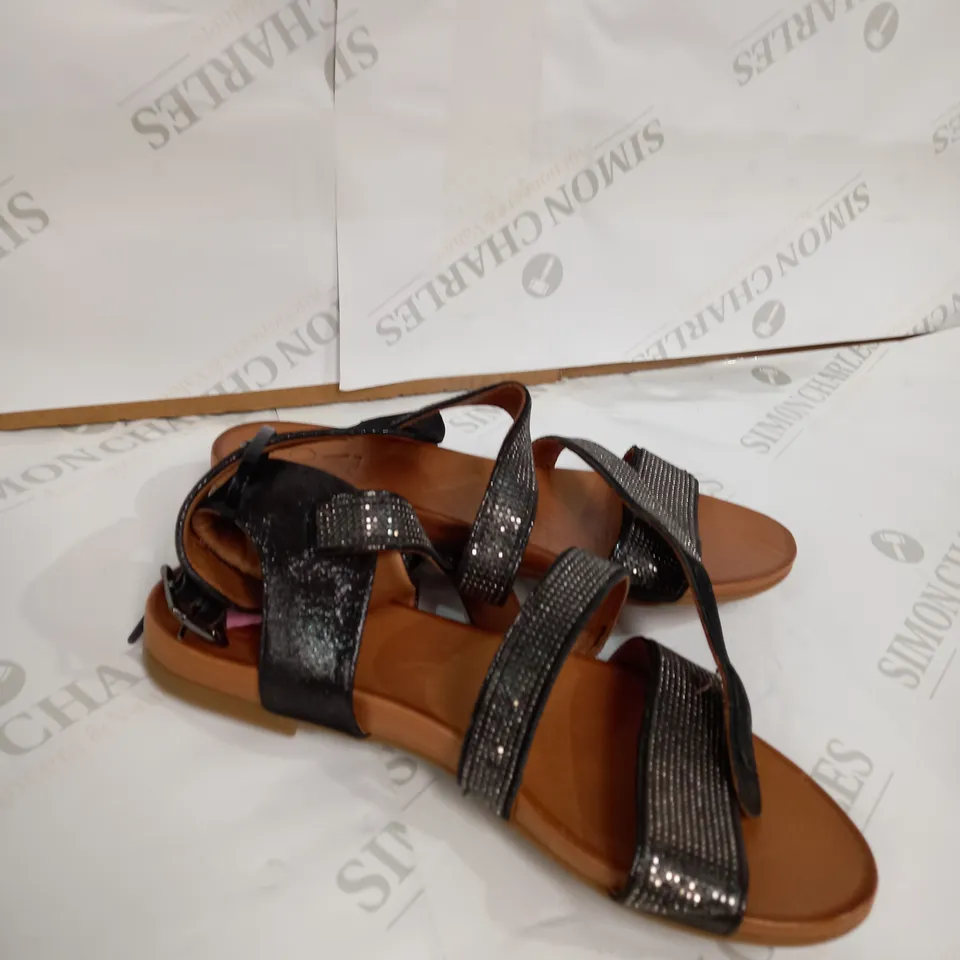 MODA BLACK/BROWN SANDALS SIZE 6 