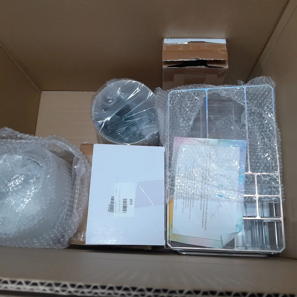 LOT OF 12 ASSORTED HOUSEHOLD ITEMS TO INCLUDE BIONIC ROPE LIGHTS, LED CANDLES IN VASE, SOLAR LIGHTS AND HOLLYWOOD SMOOTHER SONIC DERMAPLANING