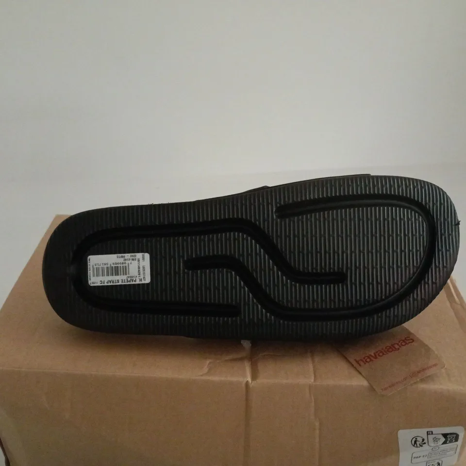 HAVAIANAS BLACK STRAP SANDALS SIZE 8 BOXED