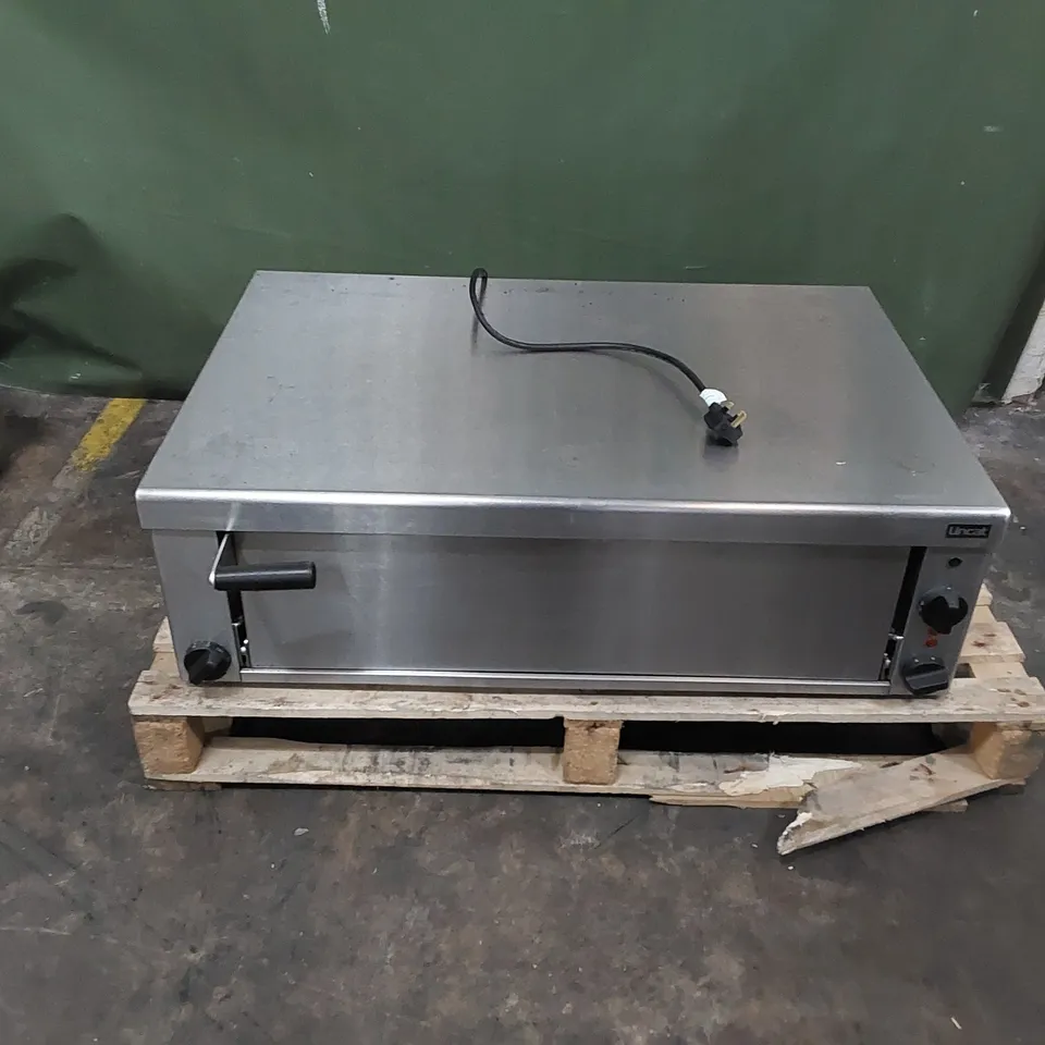 LINCAT IP21B COMMERCIAL PIZZA OVEN 