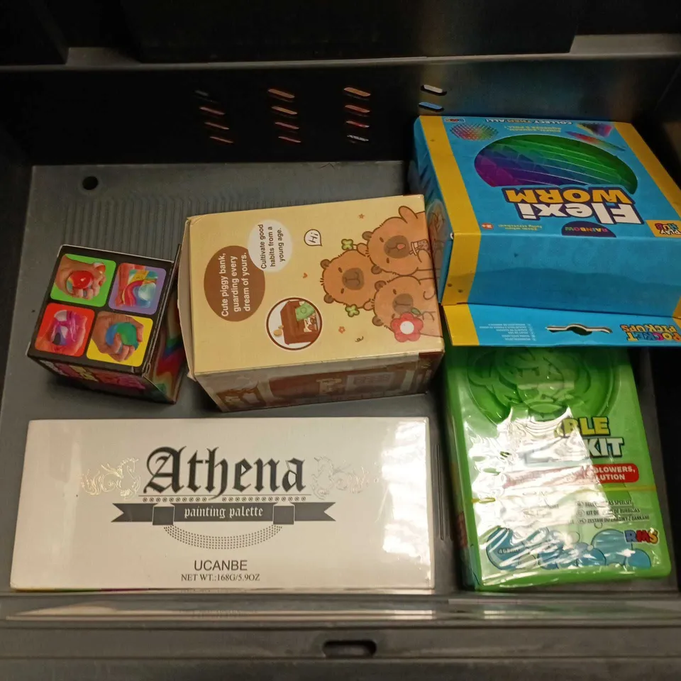 LOT OF 12 ASSORTED TOYS AND GAMES TO INCLUDE WARHAMMER CARDS AND FORKLIFT DIE CAST 