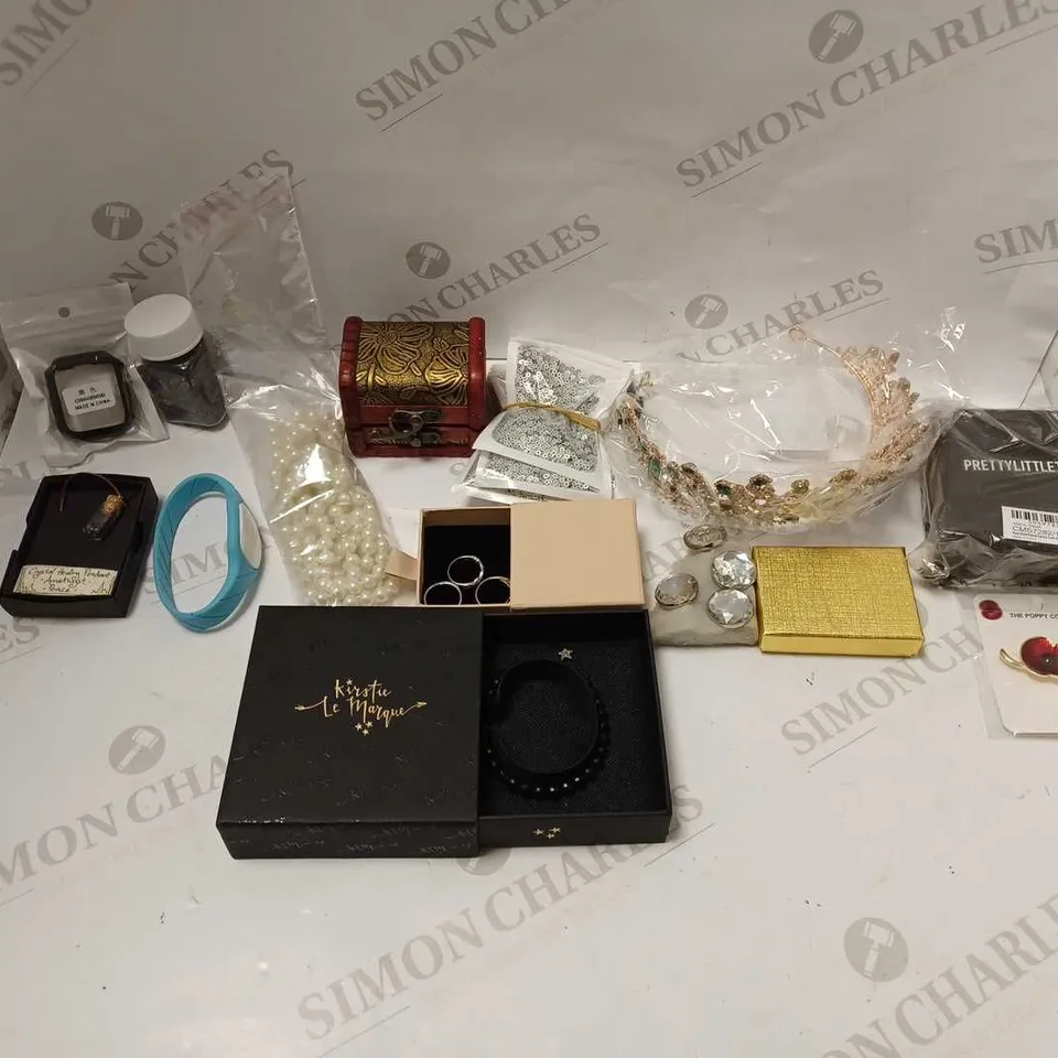 LARGE QUANTITY OF ASSORTED JEWELLERY TO INCLUDE: NECKLACES, RINGS, WATCHES AND EARRINGS