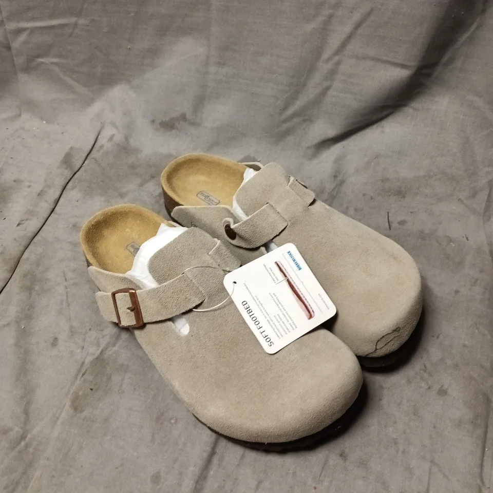 BIRKENSTOCK SOFT FOOTBED SUEDE CLOGS, BEIGE SIZE 39