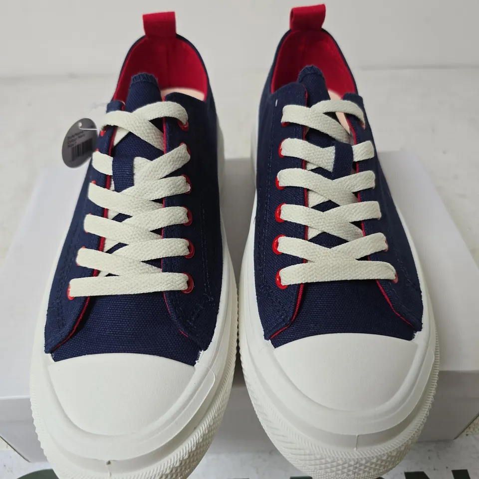 URBAN JACKS FLEUR TRAINERS, NAVY/RED - SIZE 7