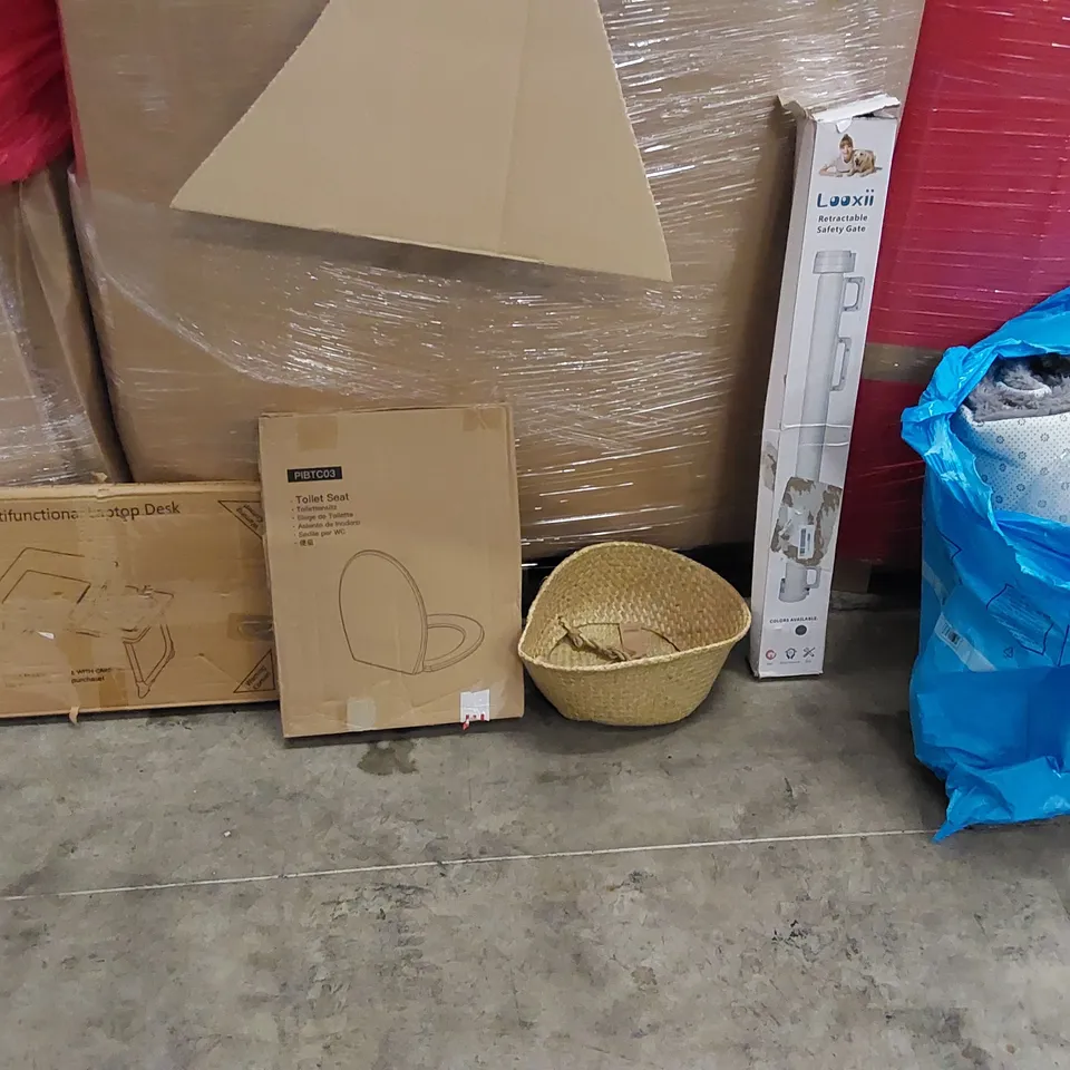 PALLET OF ASSORTED ITEMS INCLUDING: LAPTOP DESK, LARGE RUG, RETRACTABLE SAFETY GATE, TOILET SEAT, BASKET 