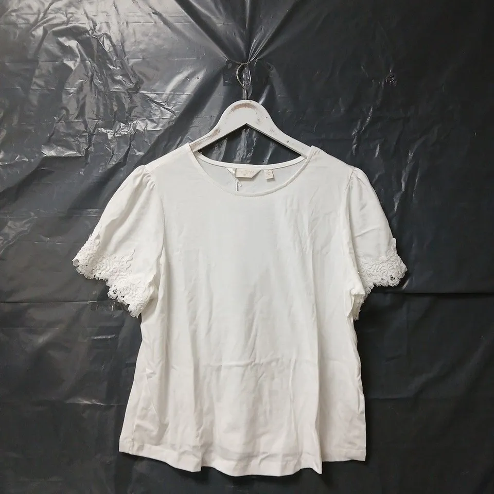 DANNII MINOGUE LACE DETAIL T-SHIRT PETITE IN WHITE - SIZE LP