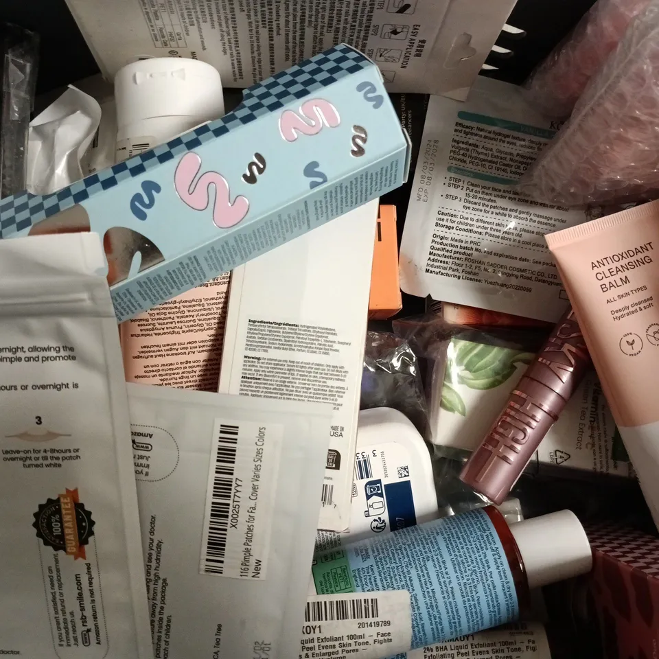 APPROXIMATELY 20 ASSORTED COSMETIC ITEMS TO INCLUDE SUGAR RUSH LIP DUO, HAIR FOOD, ETC - COLLECTION ONLY