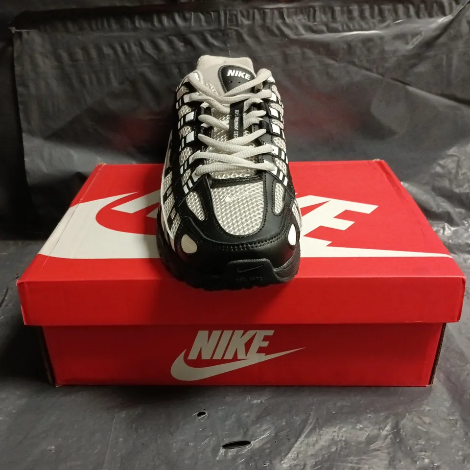 BOXED PAIR OF NIKE P-6000 TRAINERS IN GREY/BLACK SIZE UK 9